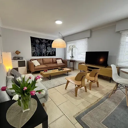'broker' - Amazing 2 Bedroom Near The Beach דירה